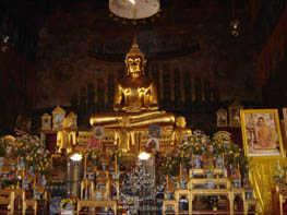 พระประธานในโบสถ์ของวัดระฆัง